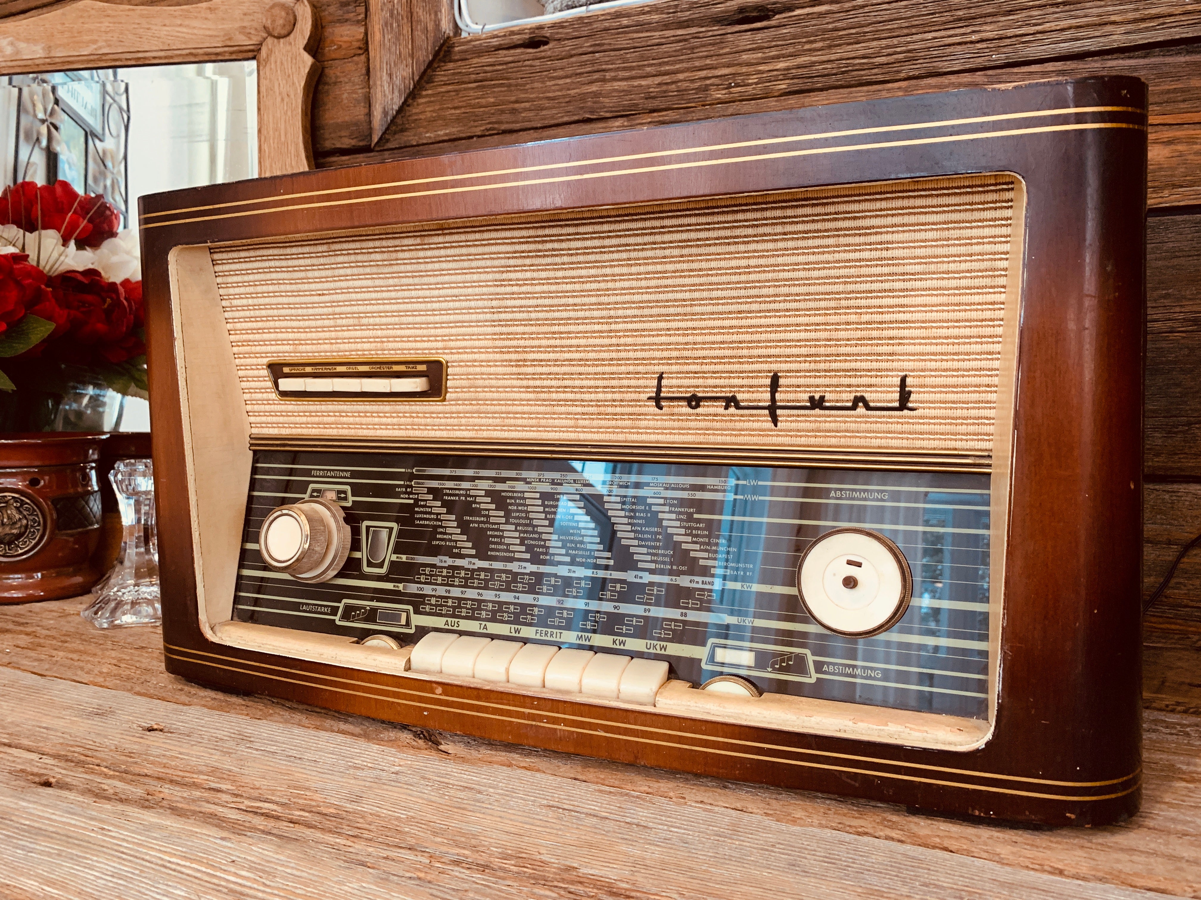 Large Assortment Antique & Vintage Radio or TV Knobs 160 Plus Pcs 